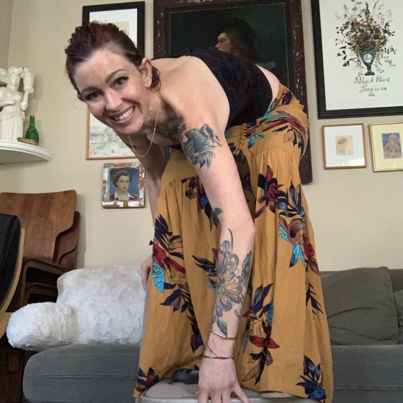 Long skirt with buttons and slit in front - Picture 3 of 4